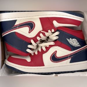 WMNS AIR JORDAN 1 MID SE